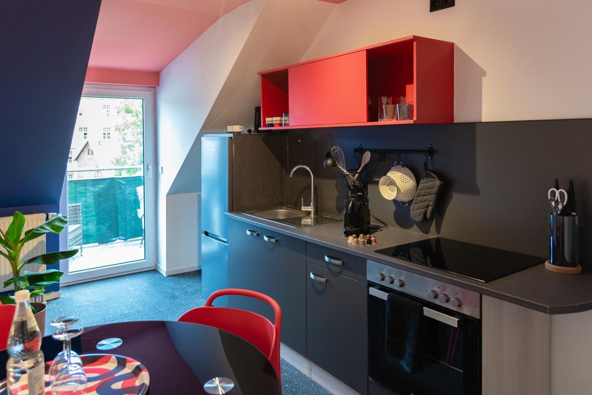 Pop Art - Balkon, Netflix, Nespresso, Zentral, Messe Apartment