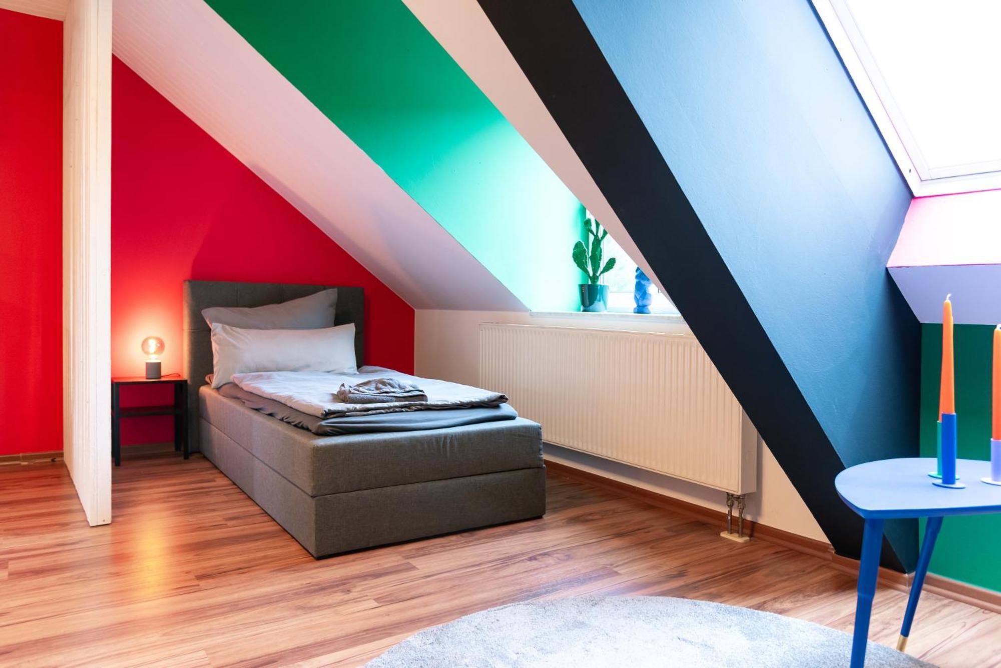 Pop Art - Balkon, Netflix, Nespresso, Zentral, Messe *